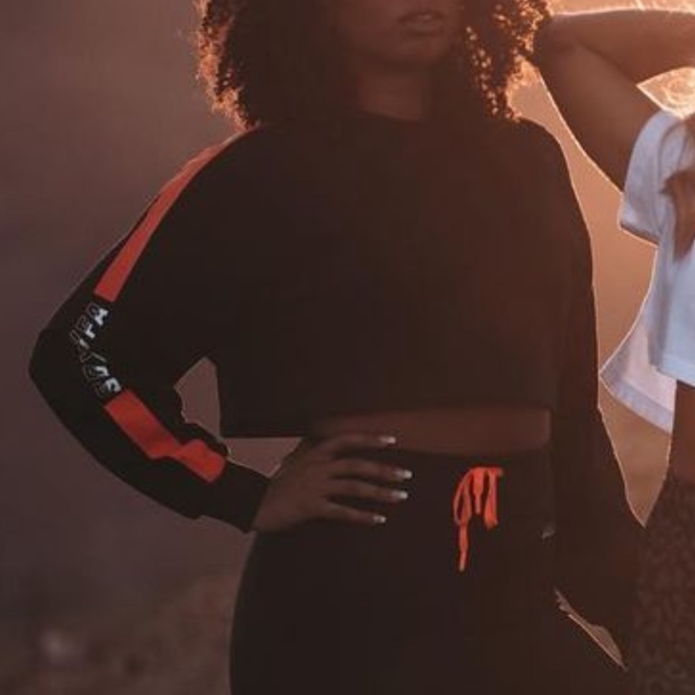 Sarah’s Day x White Fox Active - Picture 2 of 2
